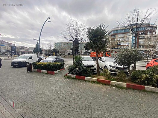 Beylikdüzü Adnan Kahveci'de 170 m² Satılık Dükkan
