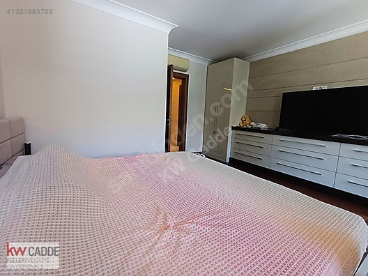 Caddebostan'da Satılık 280 m² Geniş ve Ferah 3+2 Daire