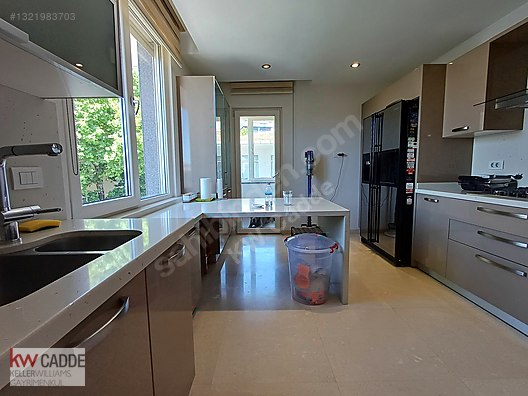 Caddebostan'da Satılık 280 m² Geniş ve Ferah 3+2 Daire