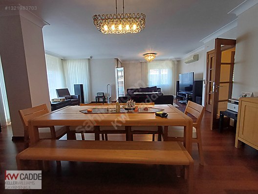 Caddebostan'da Satılık 280 m² Geniş ve Ferah 3+2 Daire